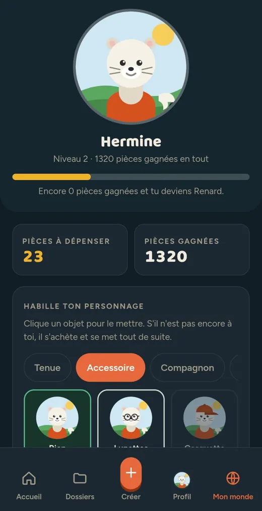 Écran « Mon monde » : l'avatar de l'enfant (une hermine), son niveau, les pièces à dépenser et les pièces gagnées, puis la boutique pour habiller le personnage (tenue, accessoire, compagnon).