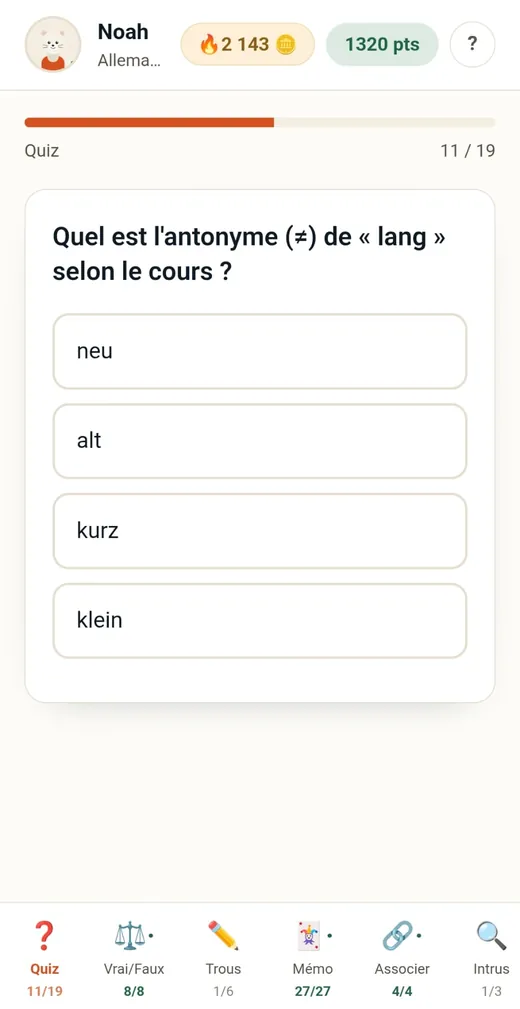 Écran de quiz : la question « Quel est l'antonyme de lang selon le cours ? » avec quatre réponses (neu, alt, kurz, klein), la barre de progression 11 sur 19 et, en bas, les modes Quiz, Vrai/Faux, Trous, Mémo, Associer et Intrus.
