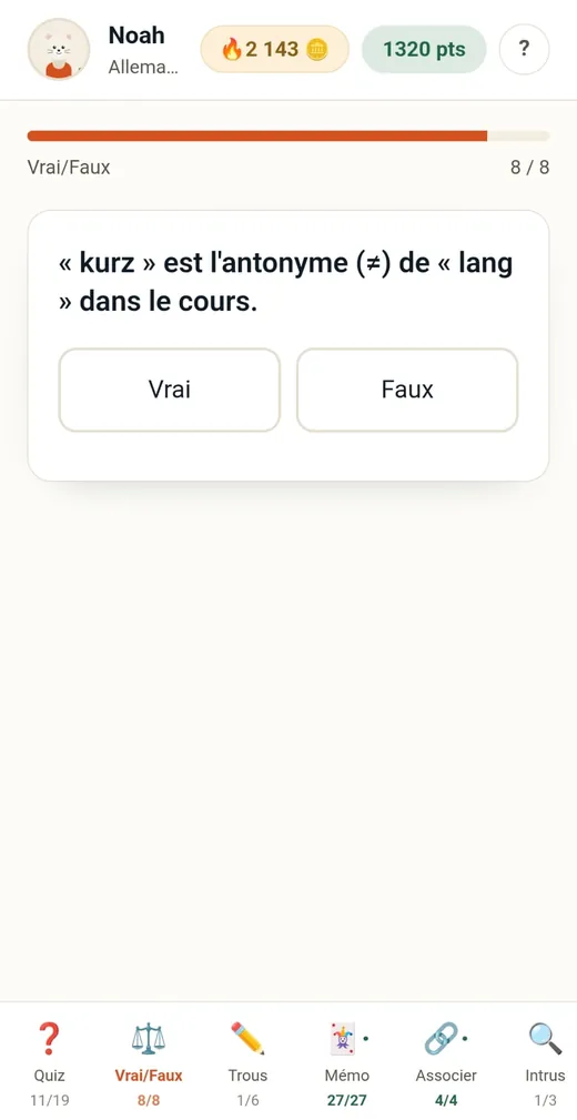 Écran vrai ou faux : l'affirmation « kurz est l'antonyme de lang dans le cours » avec deux boutons Vrai et Faux, progression 8 sur 8.